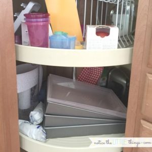 organize your kitchen cabinets fast with this easy method. #organizedcabinets #easykitchenorganization #kitchenorganization #howtoorganizecabinets #easyorganizationideasforyourhome #kitchencabinetorganization #tipstoorganizecabinets #organizingideas #organizingtips #organizedcupcabinet #organizedlazysusan #lazysusanorganizationideas